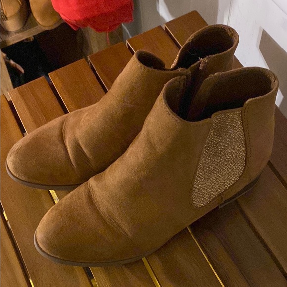 Kids Stylish Brown Suede Ankle Boots - Picture 6 of 7
